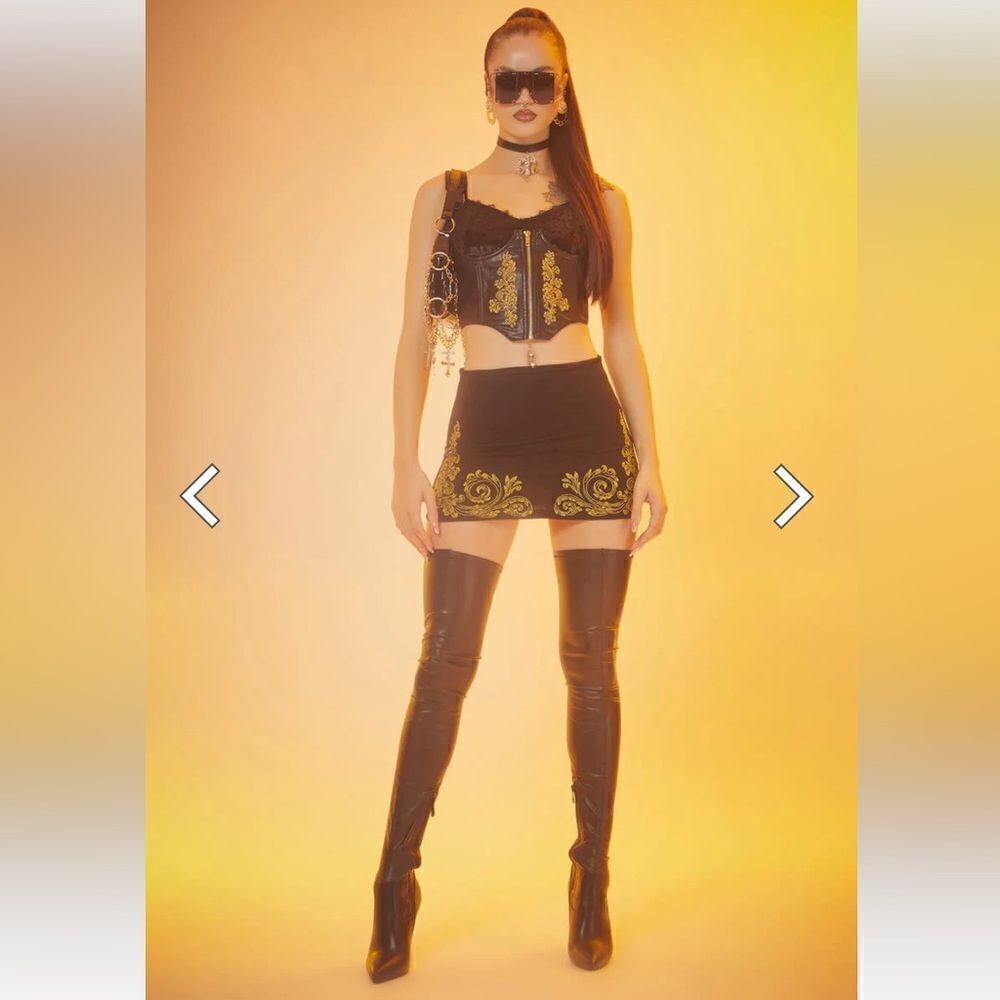 HOROSCOPEZ Bold Beauty Underbust Corset Top & Embroidered Mini Skirt Set - Picture 8 of 13
